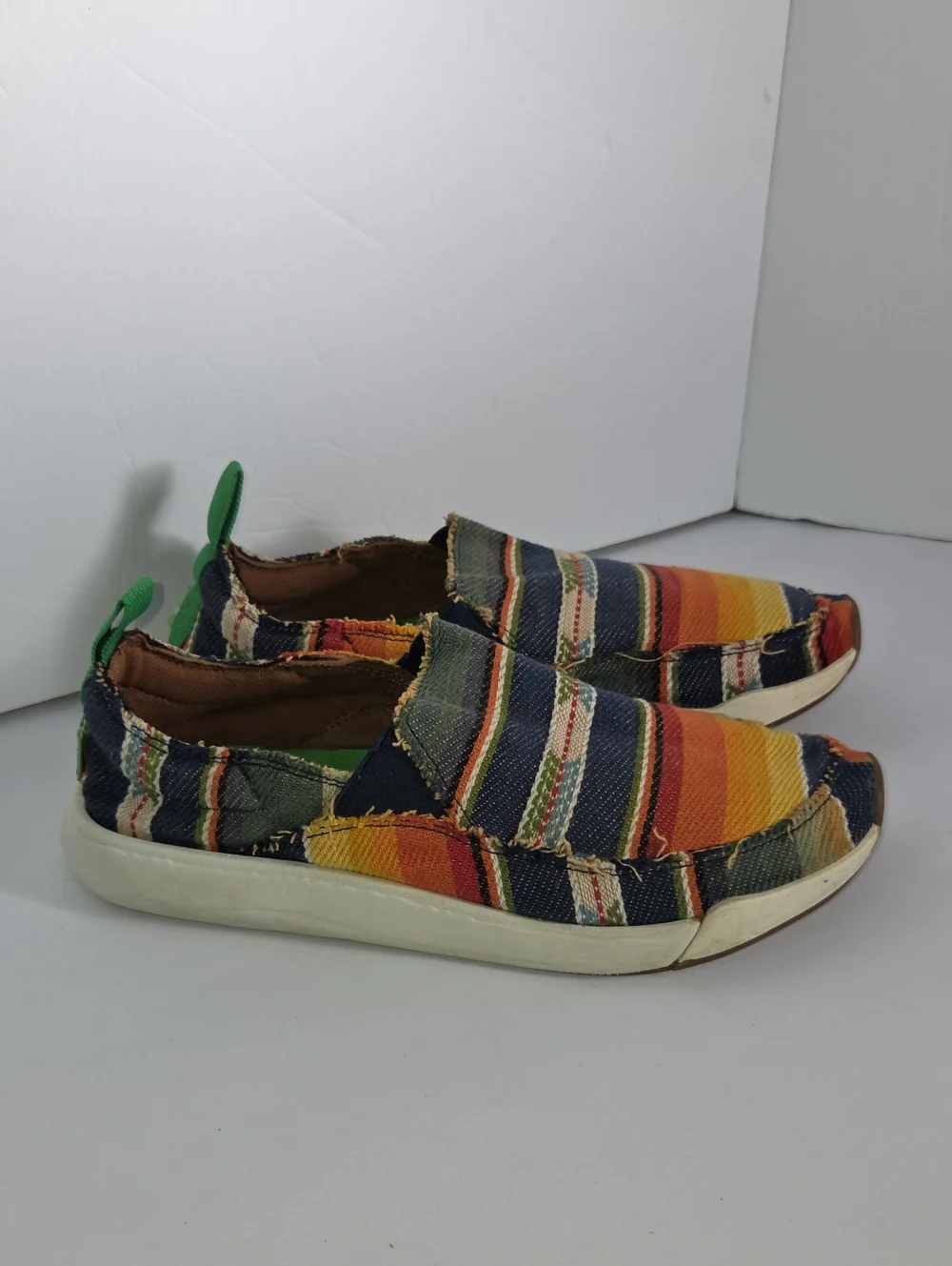 Sanuk Slip-On Canvas Shoes in Multicolor Stripe Size 9 Mens